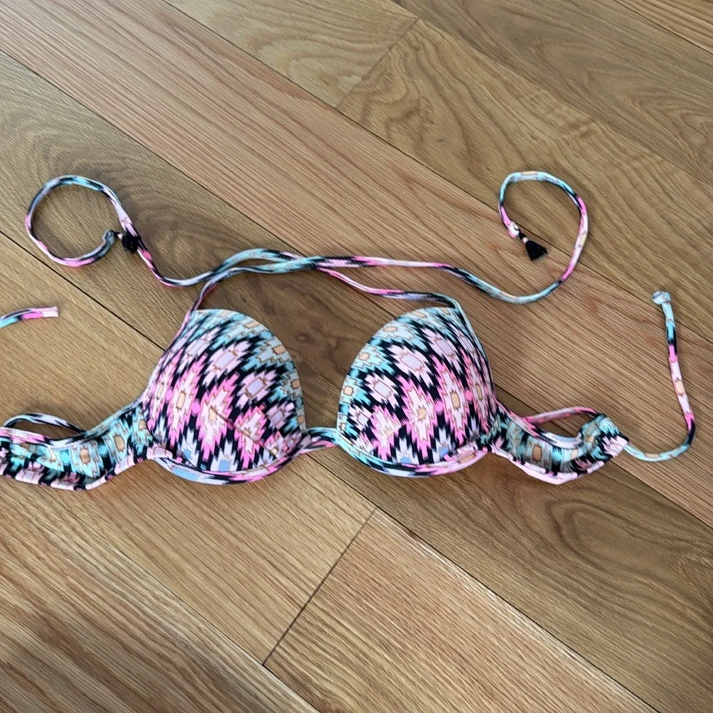 Pink and Patterned Bikini Tops, Victoria’s Secret, 32B - Picture 7 of 8
